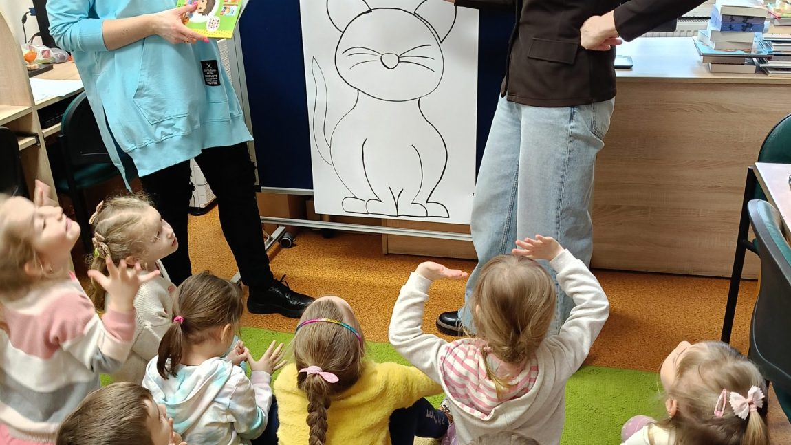 Lekcje biblioteczne z kocim bohaterem