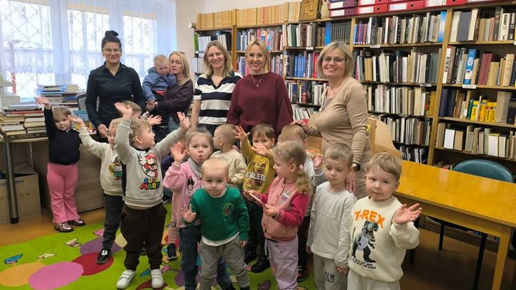 Kangurki w bibliotece