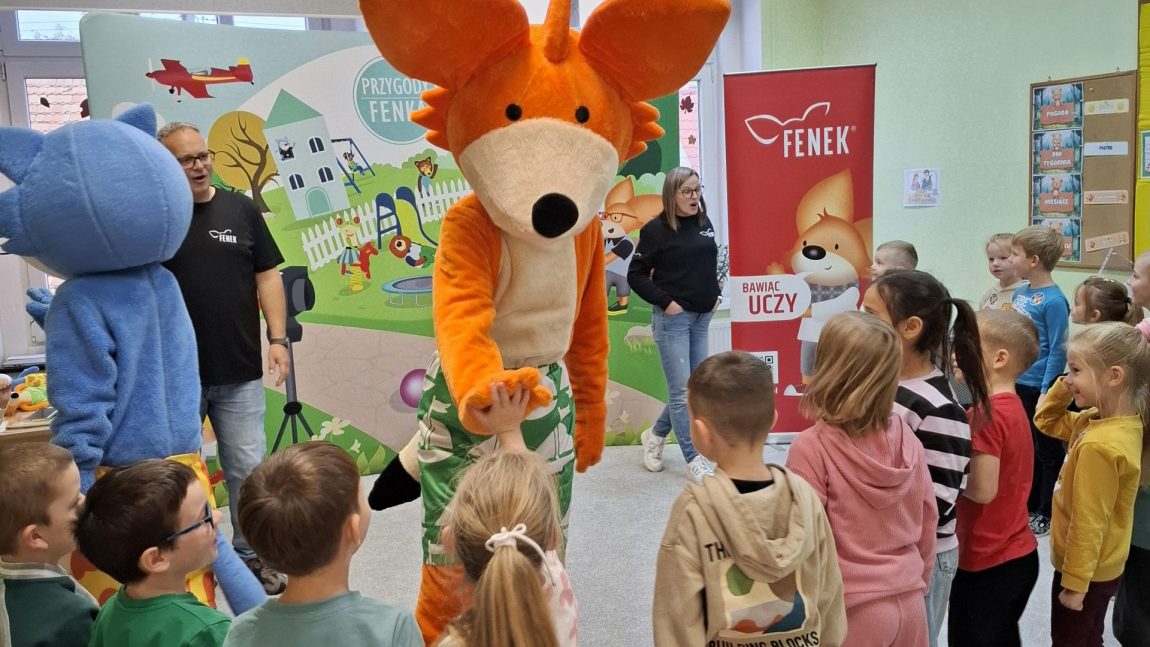 Spotkanie dla przedszkolaków z Fenkiem i kotkiem Maksem