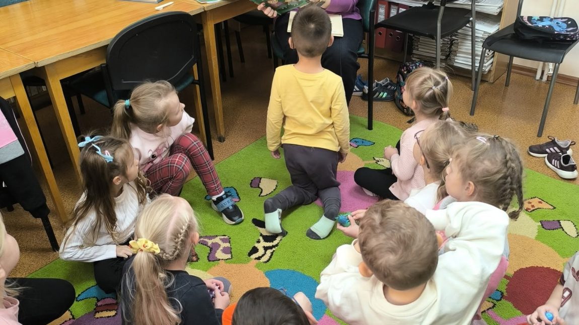 Jeżowe opowieści w Klubie Najmłodszych Przyjaciół Książek