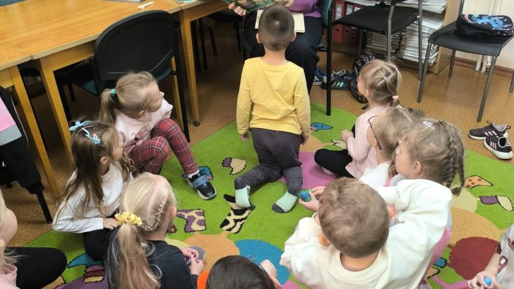 Jeżowe opowieści w Klubie Najmłodszych Przyjaciół Książek